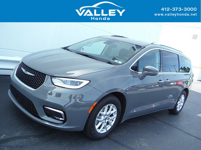 Used 2021 Chrysler Pacifica Touring-L w/ Uconnect Theater Family Group FWD image 1