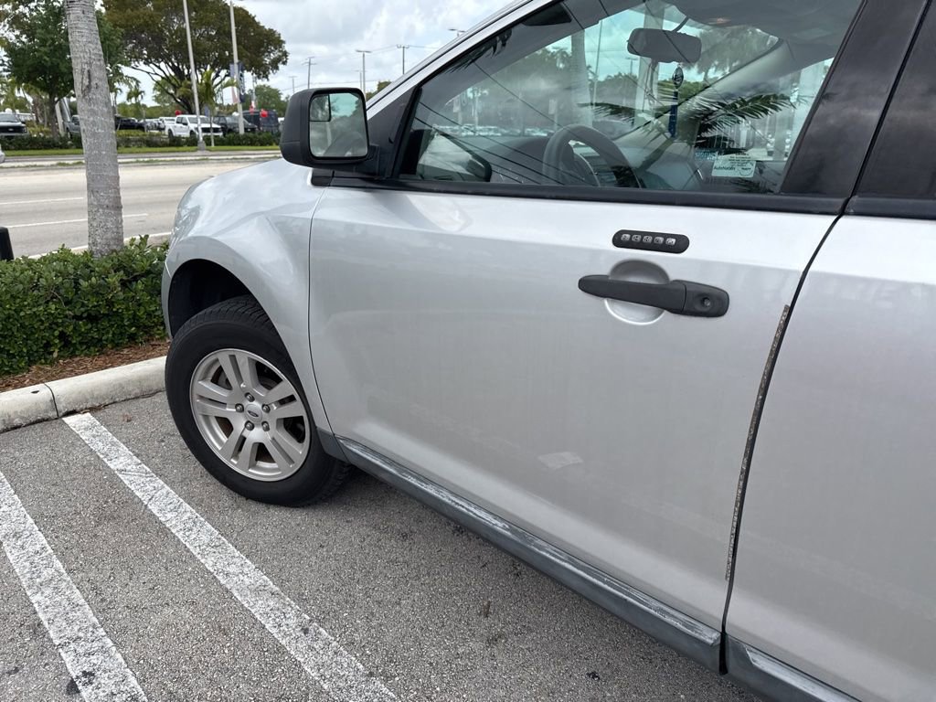 Used 2010 Ford Edge SE image 3
