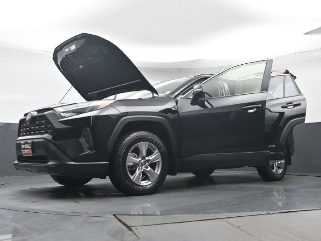Certified 2025 Toyota RAV4 XLE AWD/4WD image 44