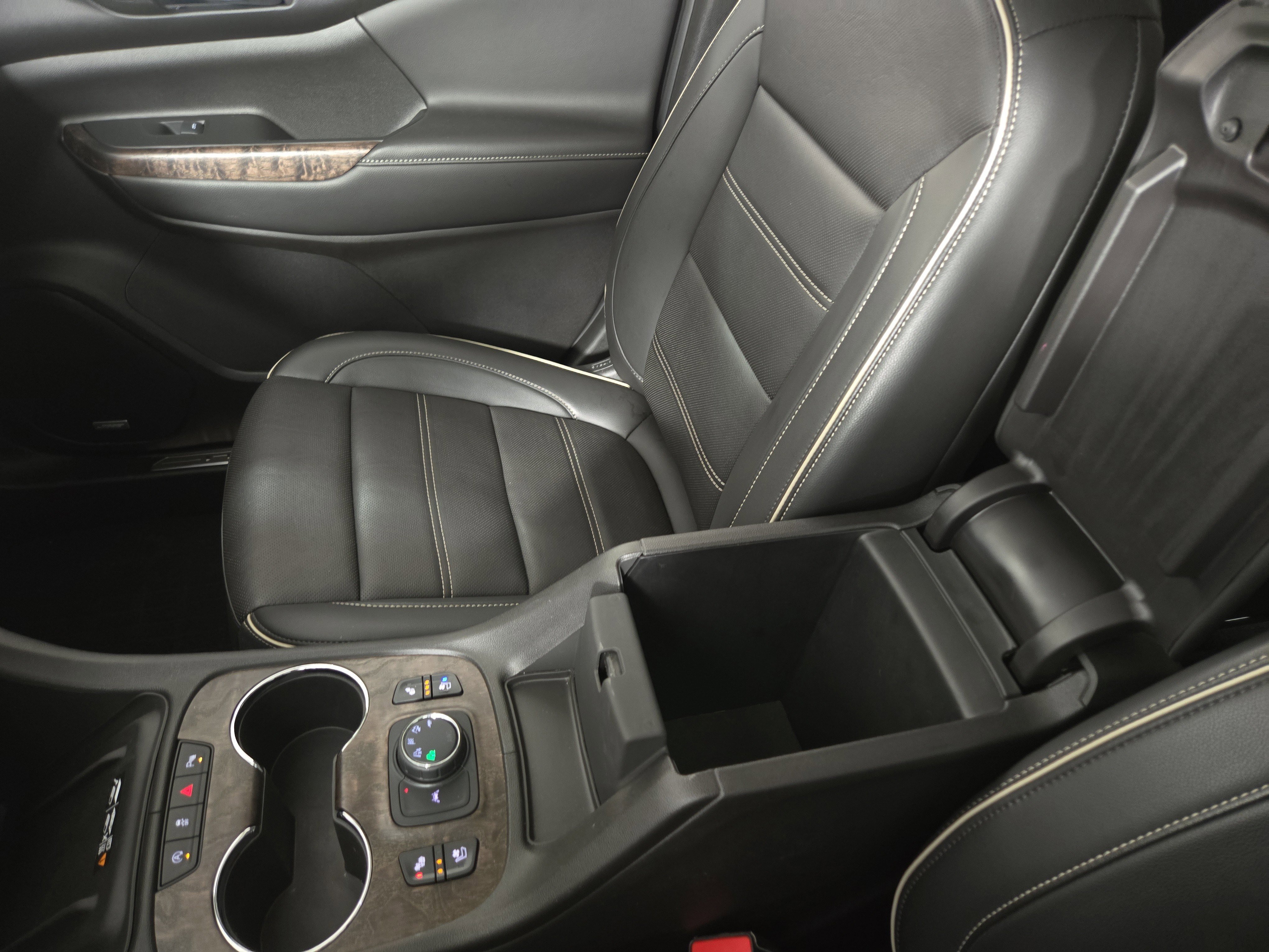 Certified 2023 GMC Acadia Denali w/ Denali Ultimate Package image 33