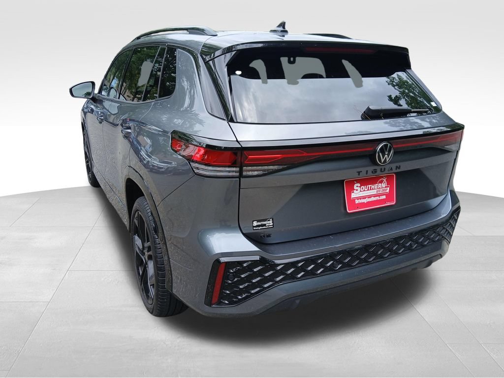 Used 2026 Volkswagen Tiguan SE R-Line FWD image 3