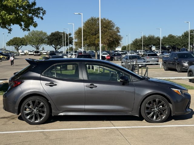 Used 2025 Toyota Corolla XSE FWD image 2