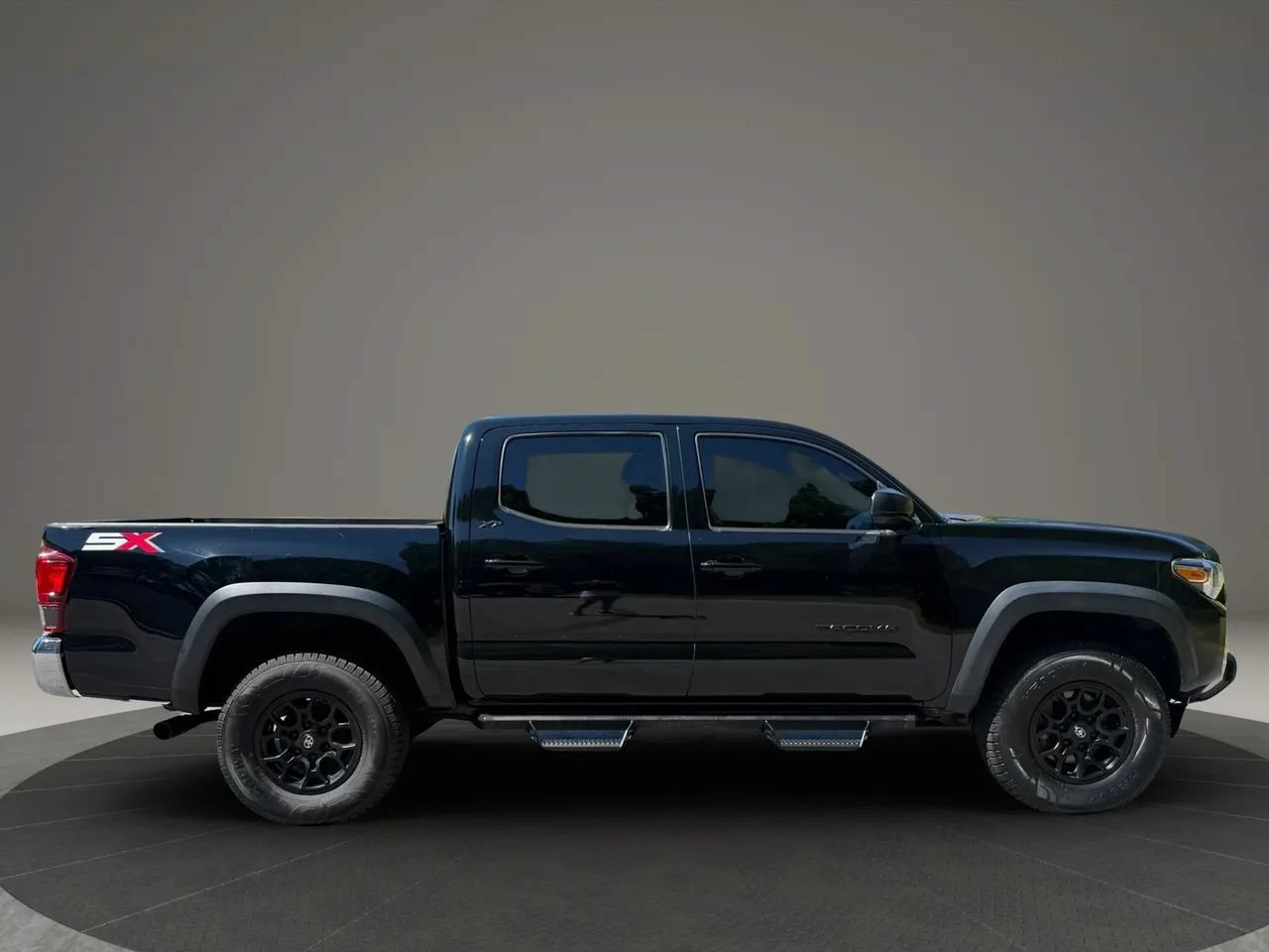 Used 2023 Toyota Tacoma SR5 RWD image 12