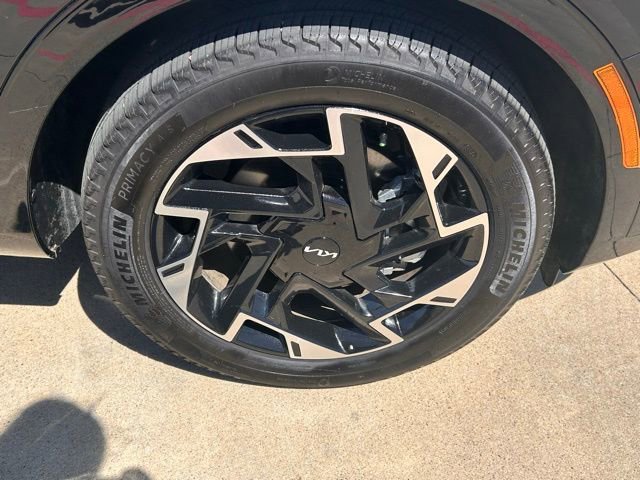 Used 2025 Kia Sportage SX image 16
