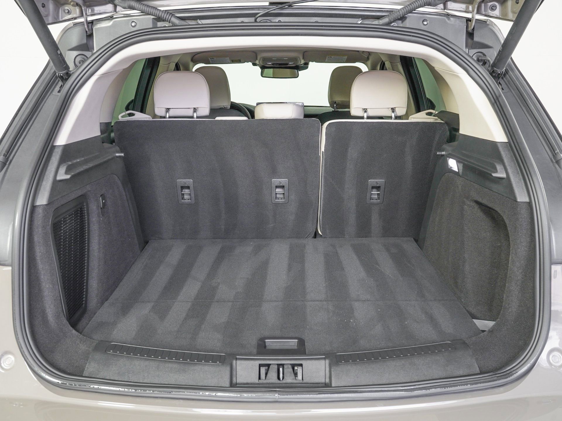 Used 2025 Lincoln Corsair Grand Touring w/ Jet Appearance Package image 11