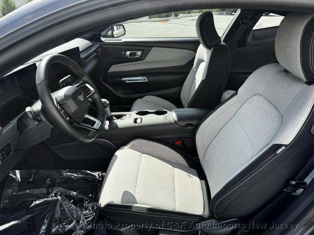 Used 2025 Ford Mustang Coupe RWD image 15