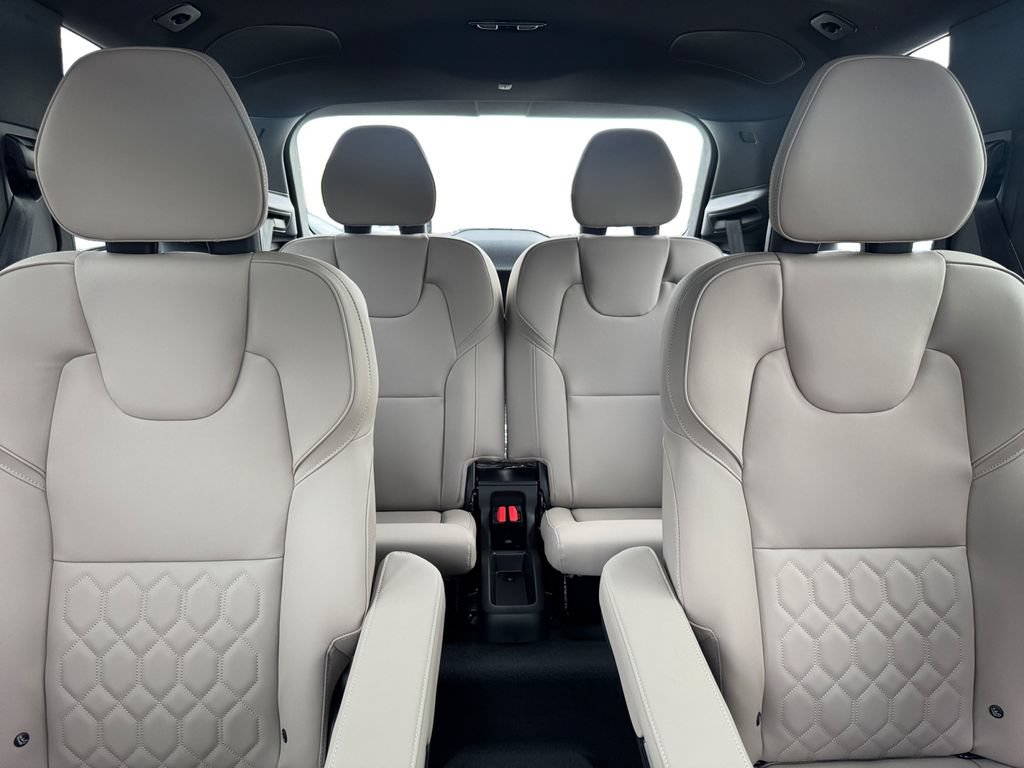 New 2027 Volvo XC90 B6 Plus AWD/4WD image 24