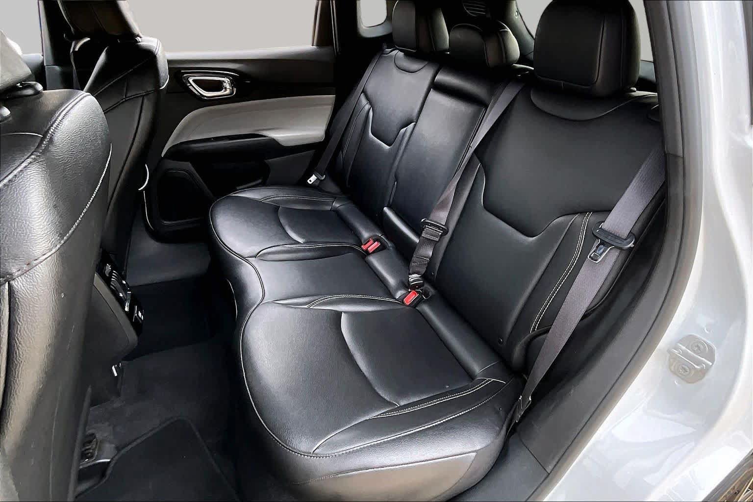 Used 2025 Jeep Compass Limited AWD/4WD image 17