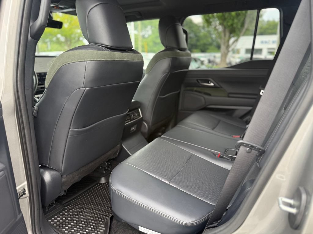 Used 2024 Lexus GX 550 AWD/4WD image 17
