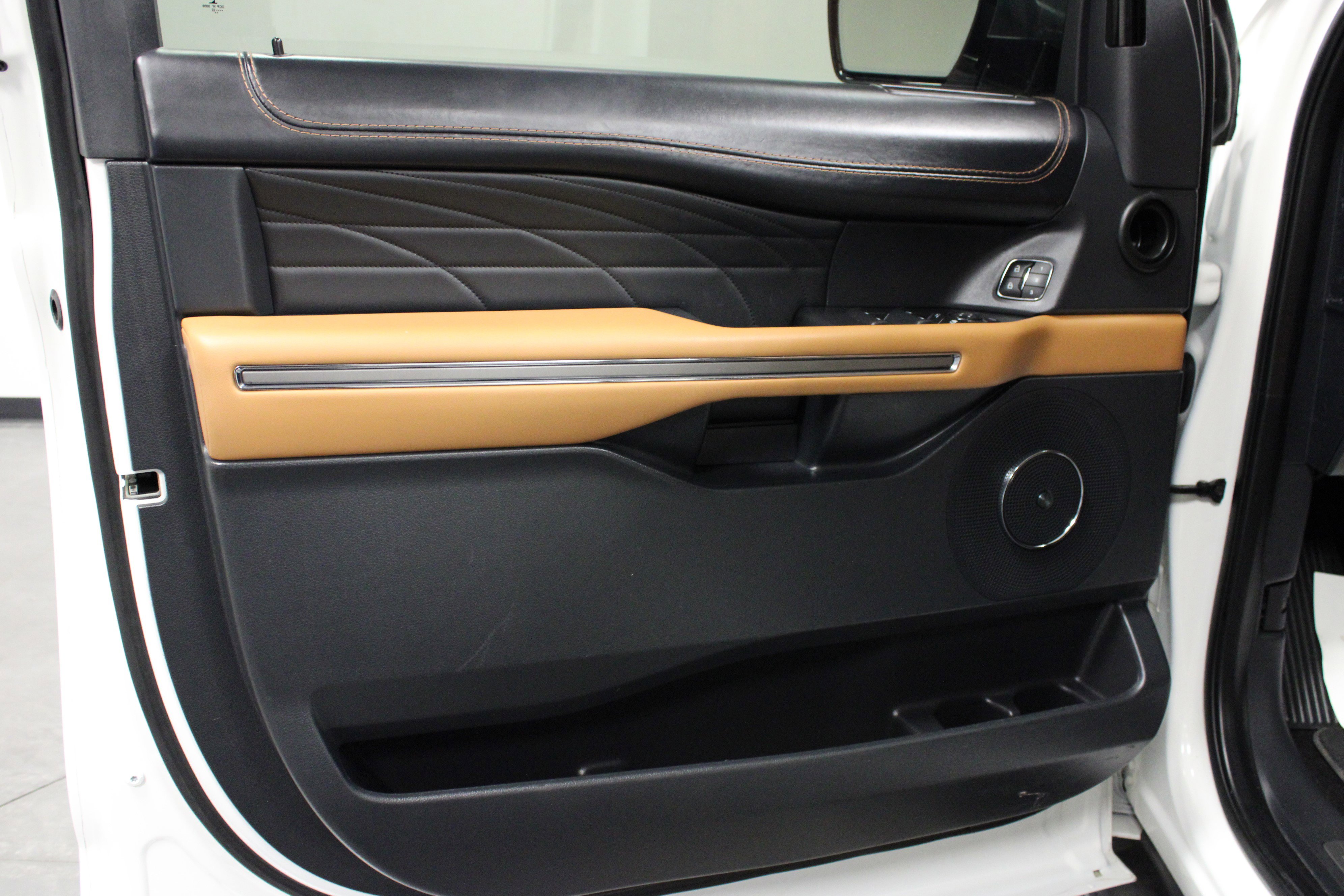 Used 2022 Ford Expedition Platinum image 11