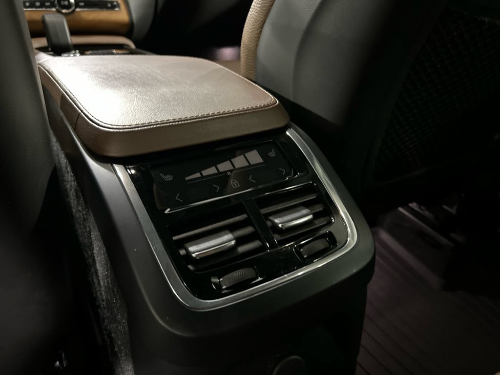 Certified 2023 Volvo XC90 T8 Plus w/ Protection Package AWD/4WD image 24