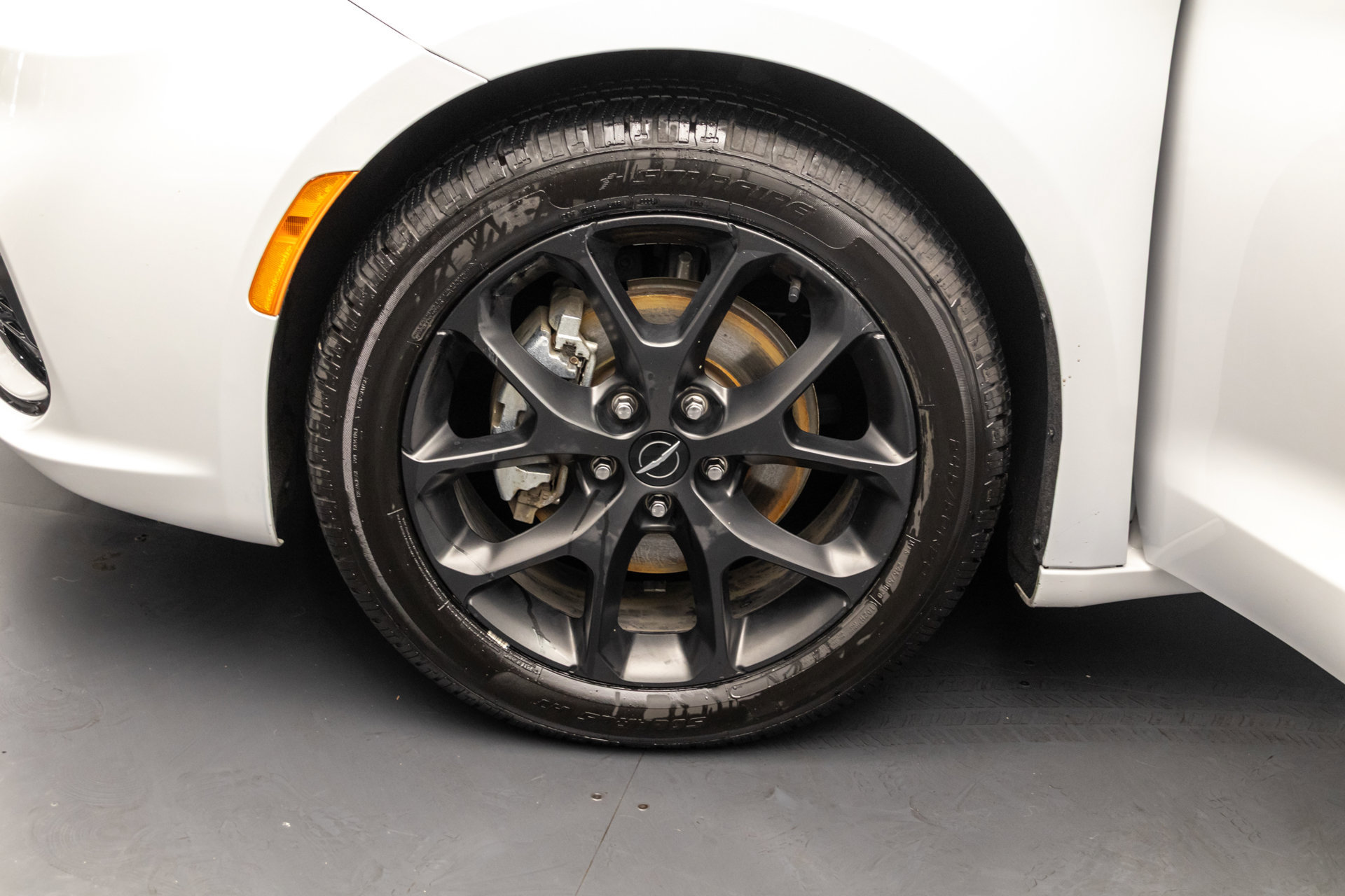 Used 2025 Chrysler Pacifica Limited FWD image 42