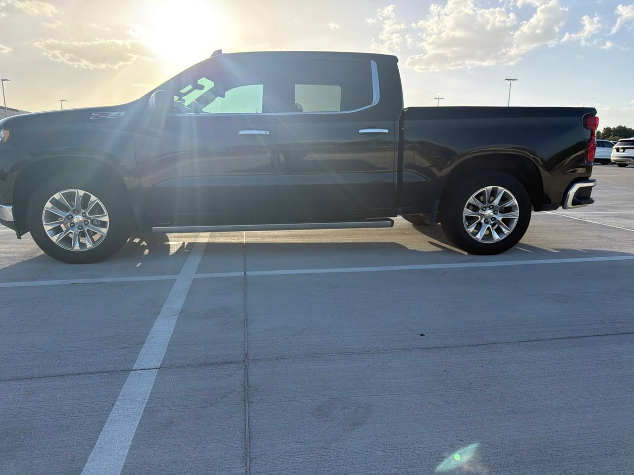 Used 2019 Chevrolet Silverado 1500 LTZ w/ LTZ Premium Package AWD/4WD image 4