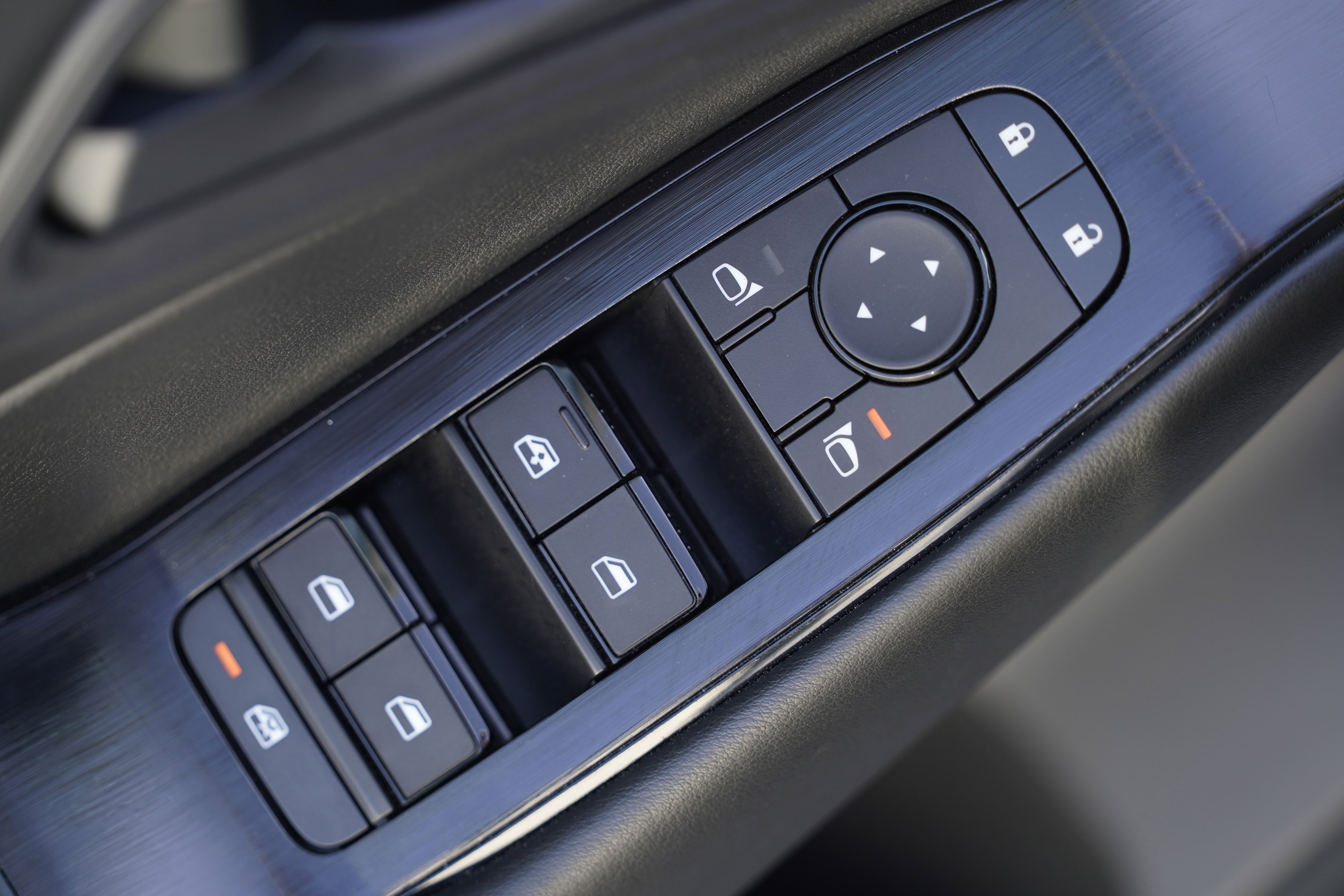 Used 2024 Nissan Rogue S image 14