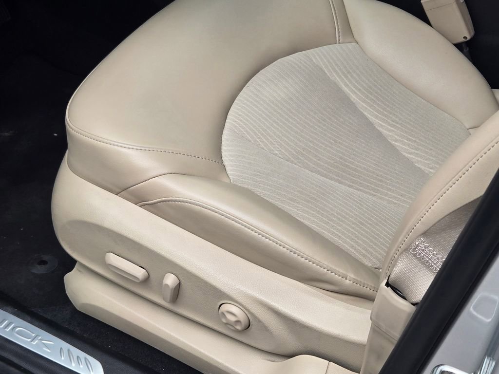 Used 2017 Buick Envision Preferred w/ LPO, Cargo Package FWD image 32
