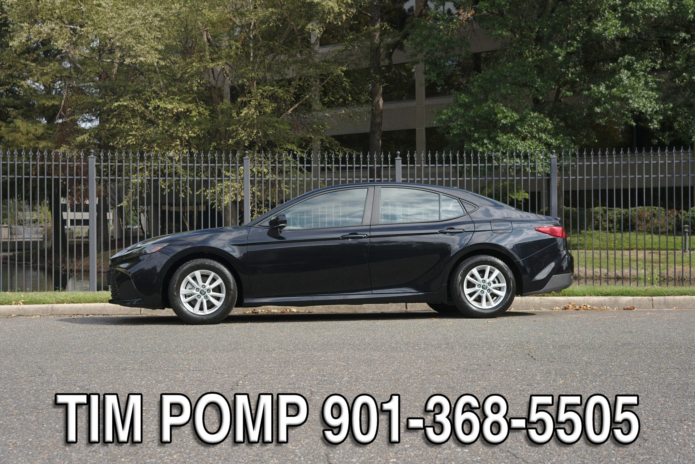 Used 2025 Toyota Camry LE FWD image 9