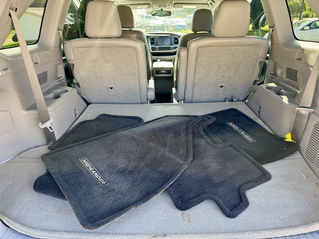 Used 2016 Toyota Highlander Limited image 11