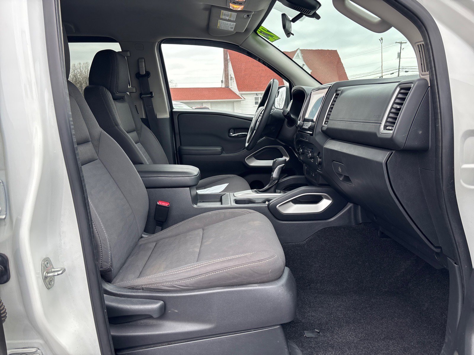 Used 2022 Nissan Frontier SV image 16