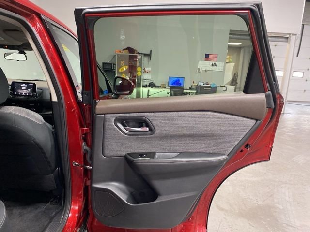 Used 2021 Nissan Rogue SV AWD/4WD image 26