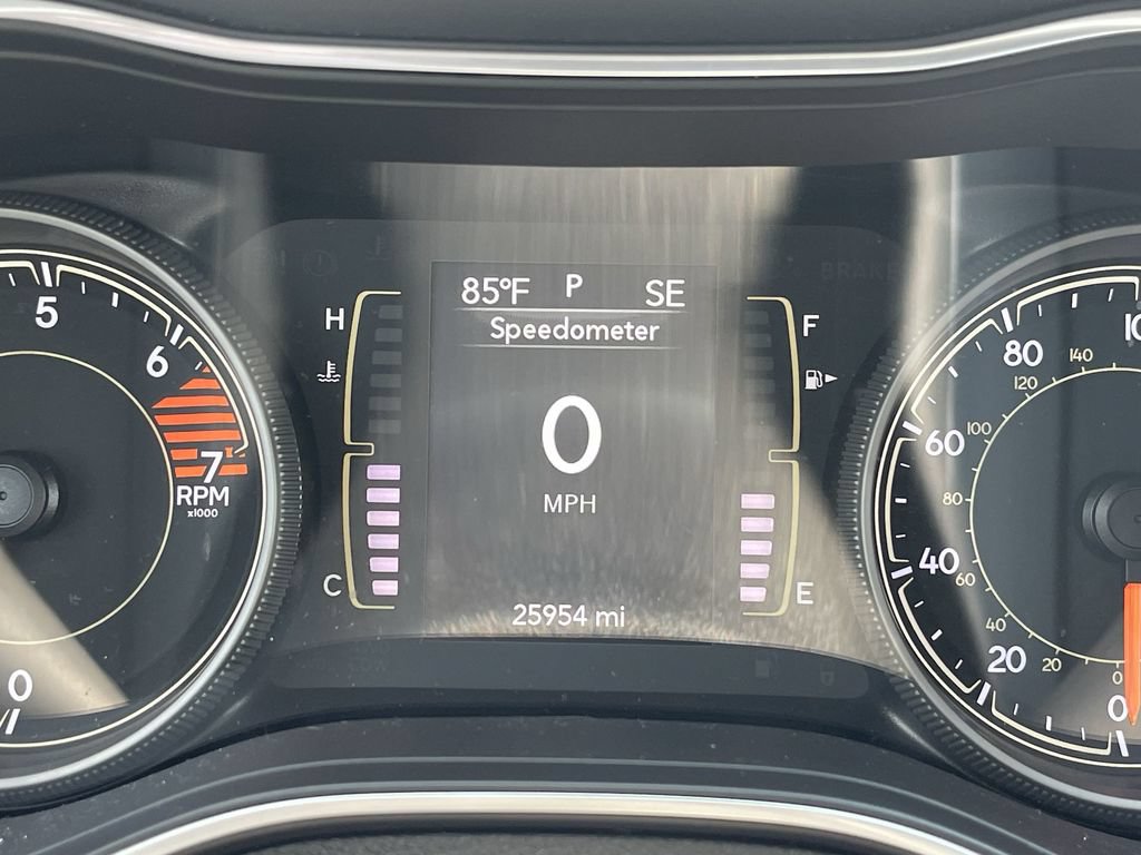 Used 2021 Jeep Cherokee Latitude FWD image 12