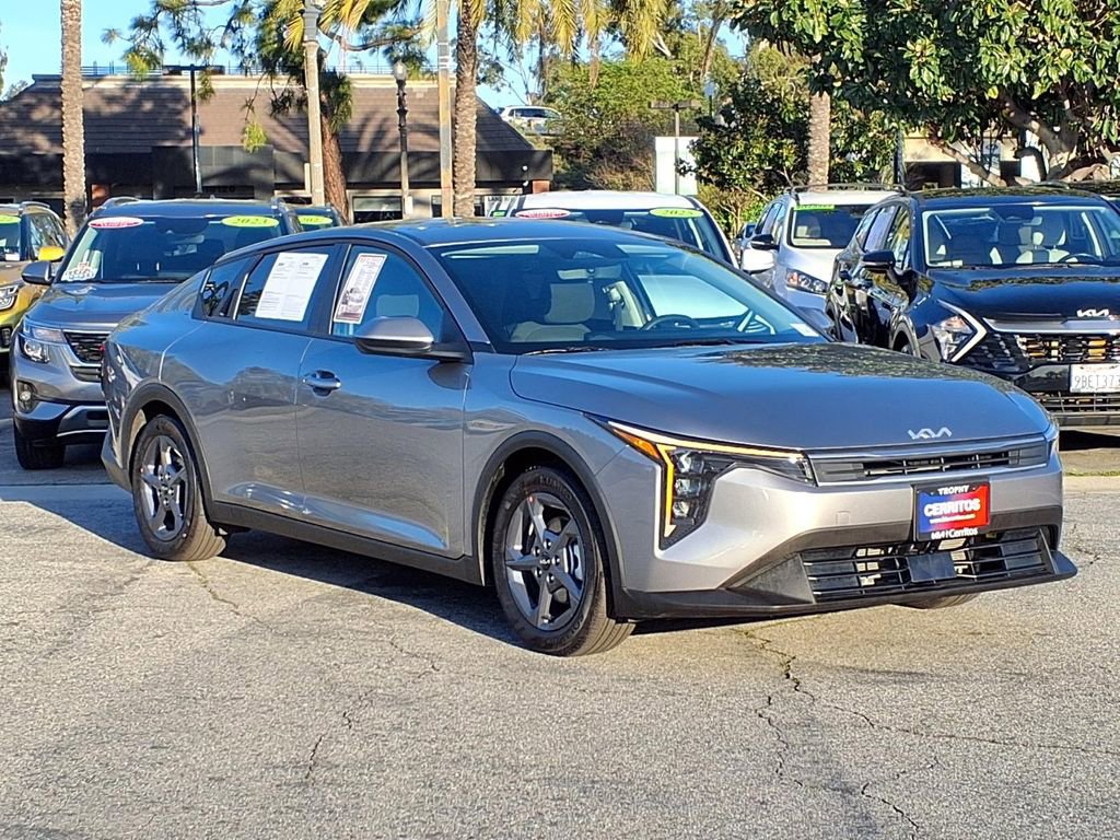 Used 2025 Kia K4 LXS image 7