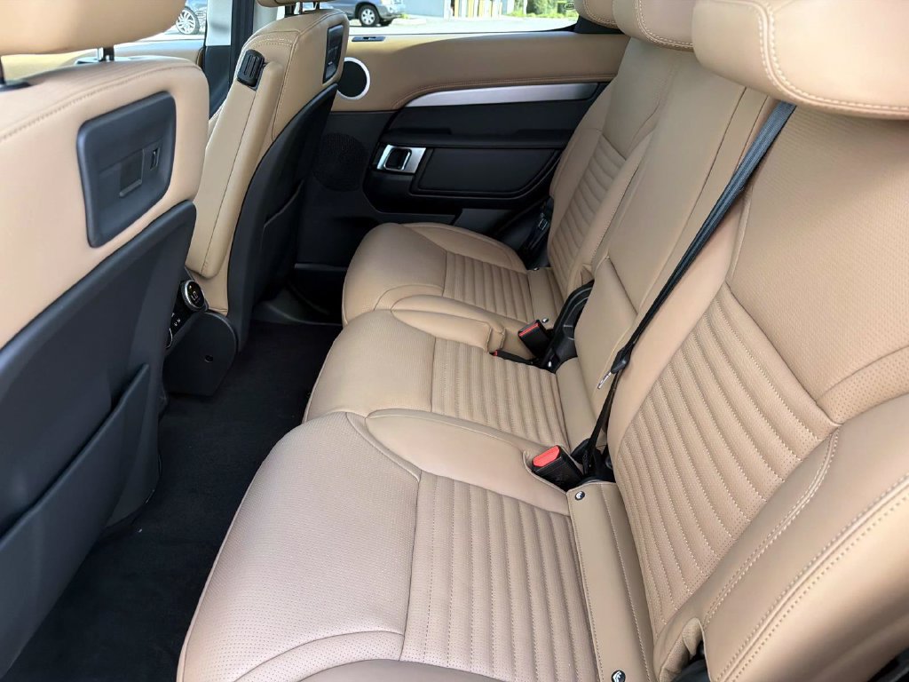 New 2026 Land Rover Discovery Limited Edition AWD/4WD image 12