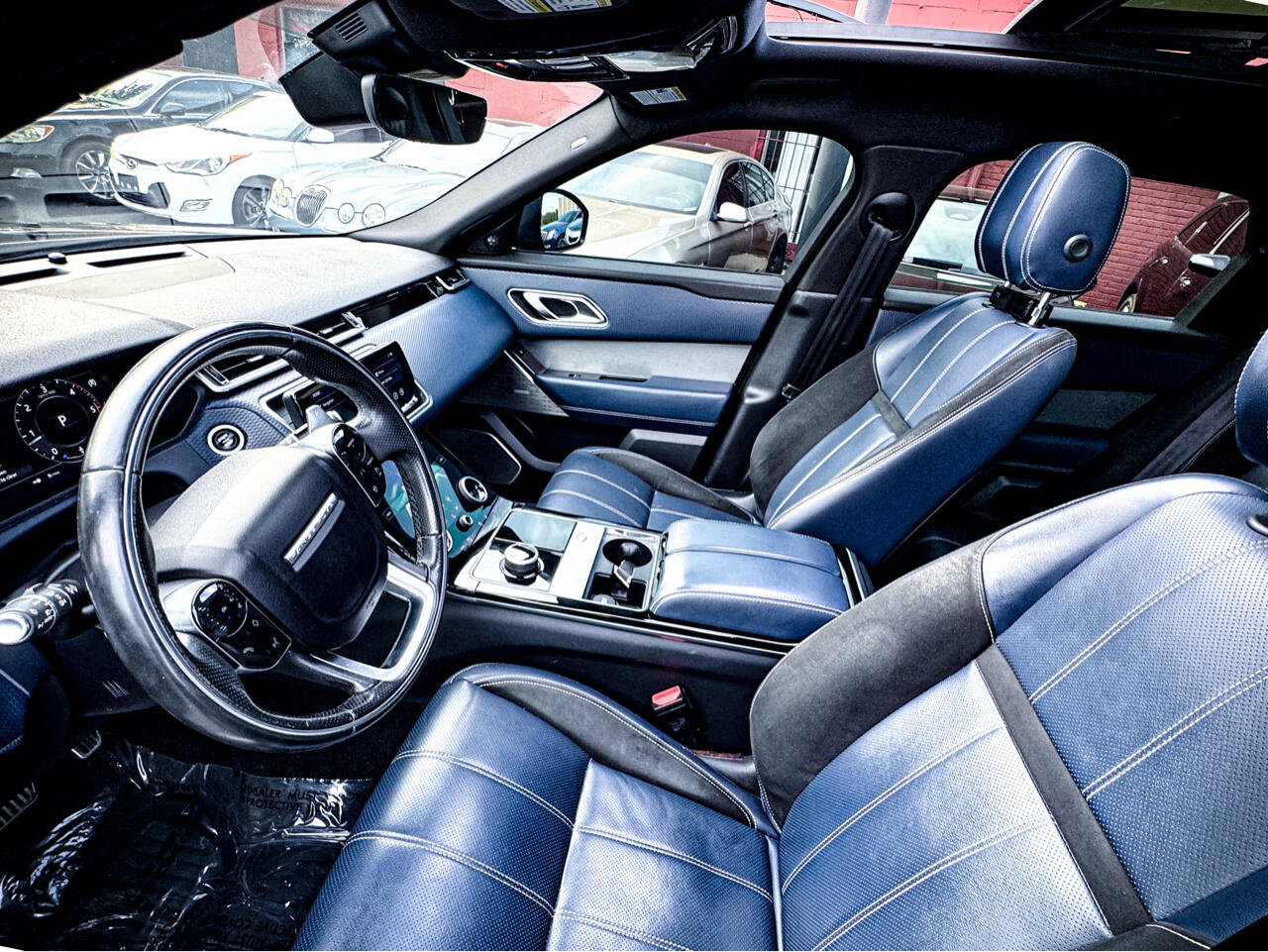 Used 2018 Land Rover Range Rover Velar R-Dynamic SE image 18