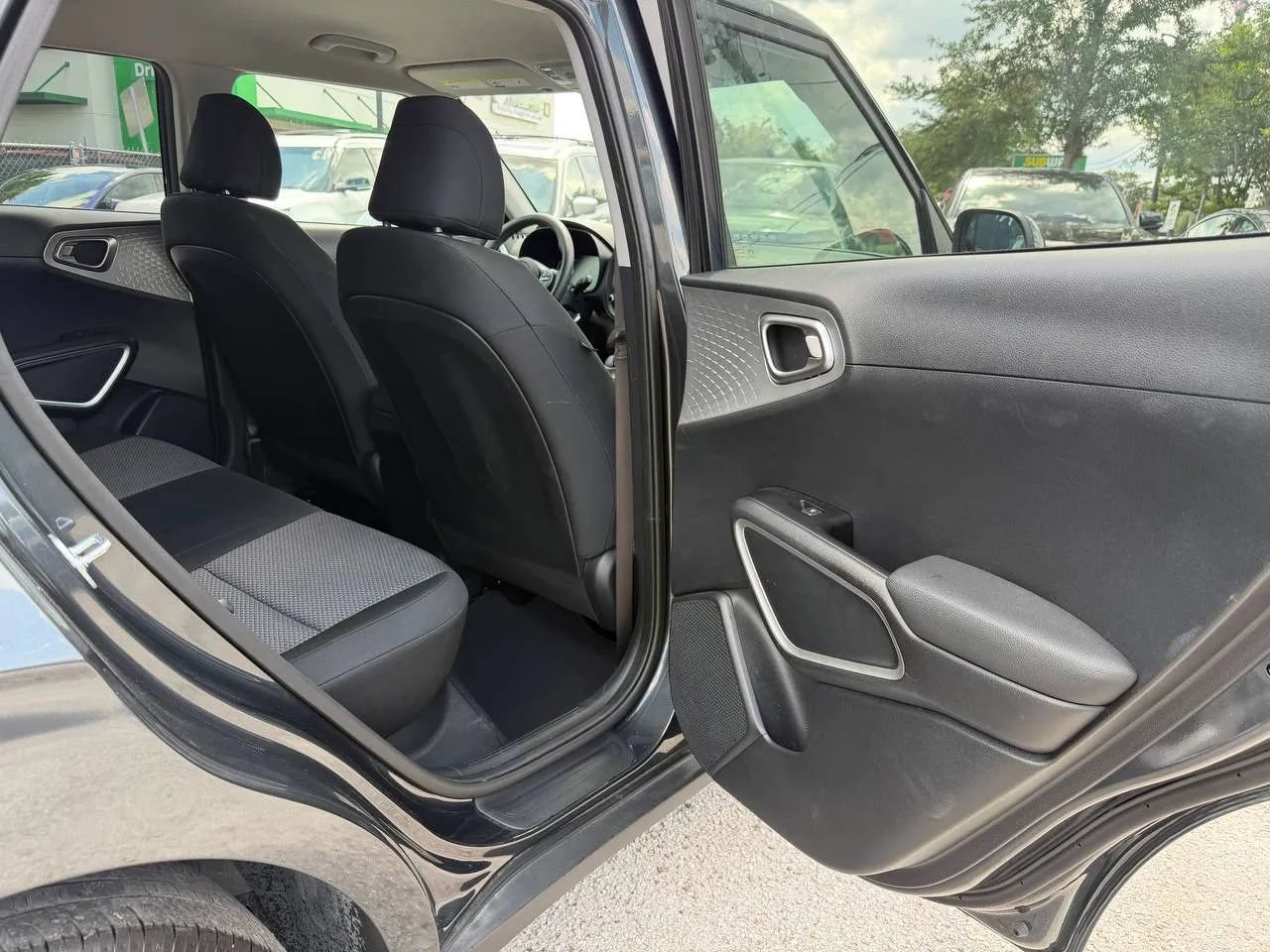 Used 2025 Kia Soul LX w/ LX Technology Package FWD image 15