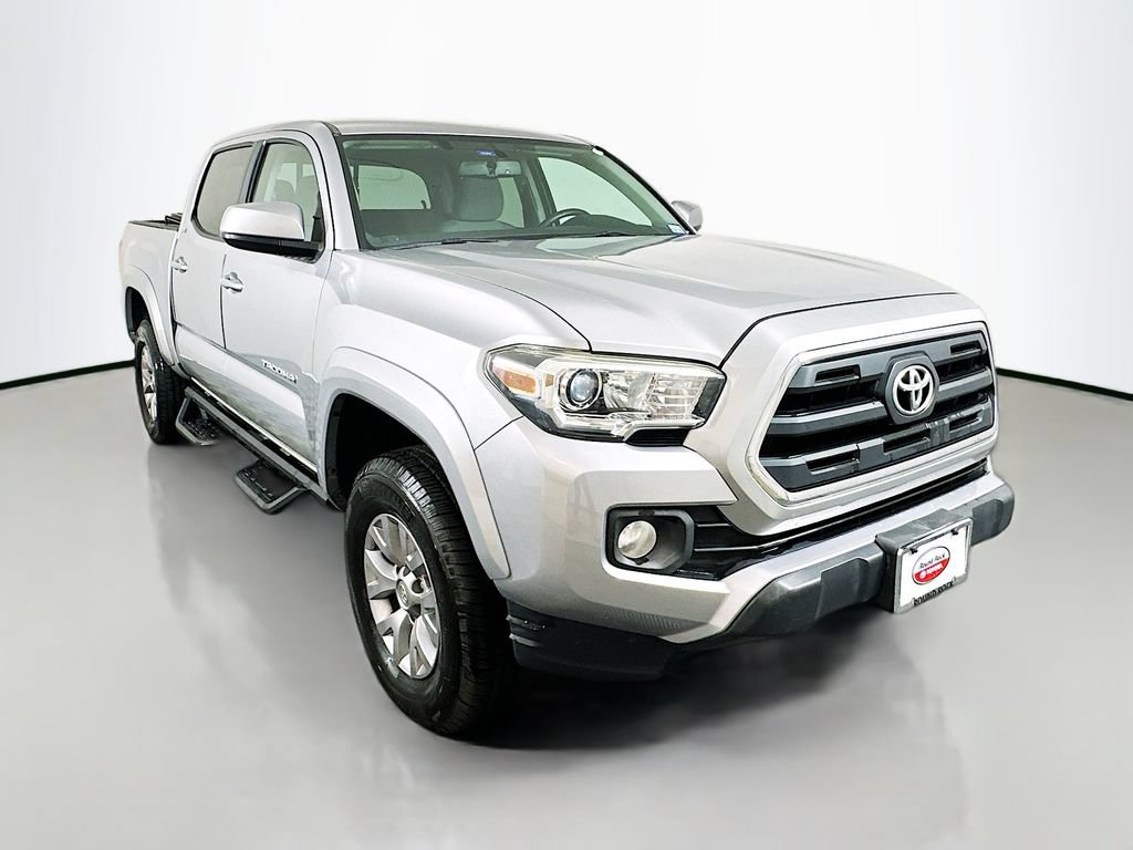 Used 2017 Toyota Tacoma SR5 w/ Tow Package RWD image 3