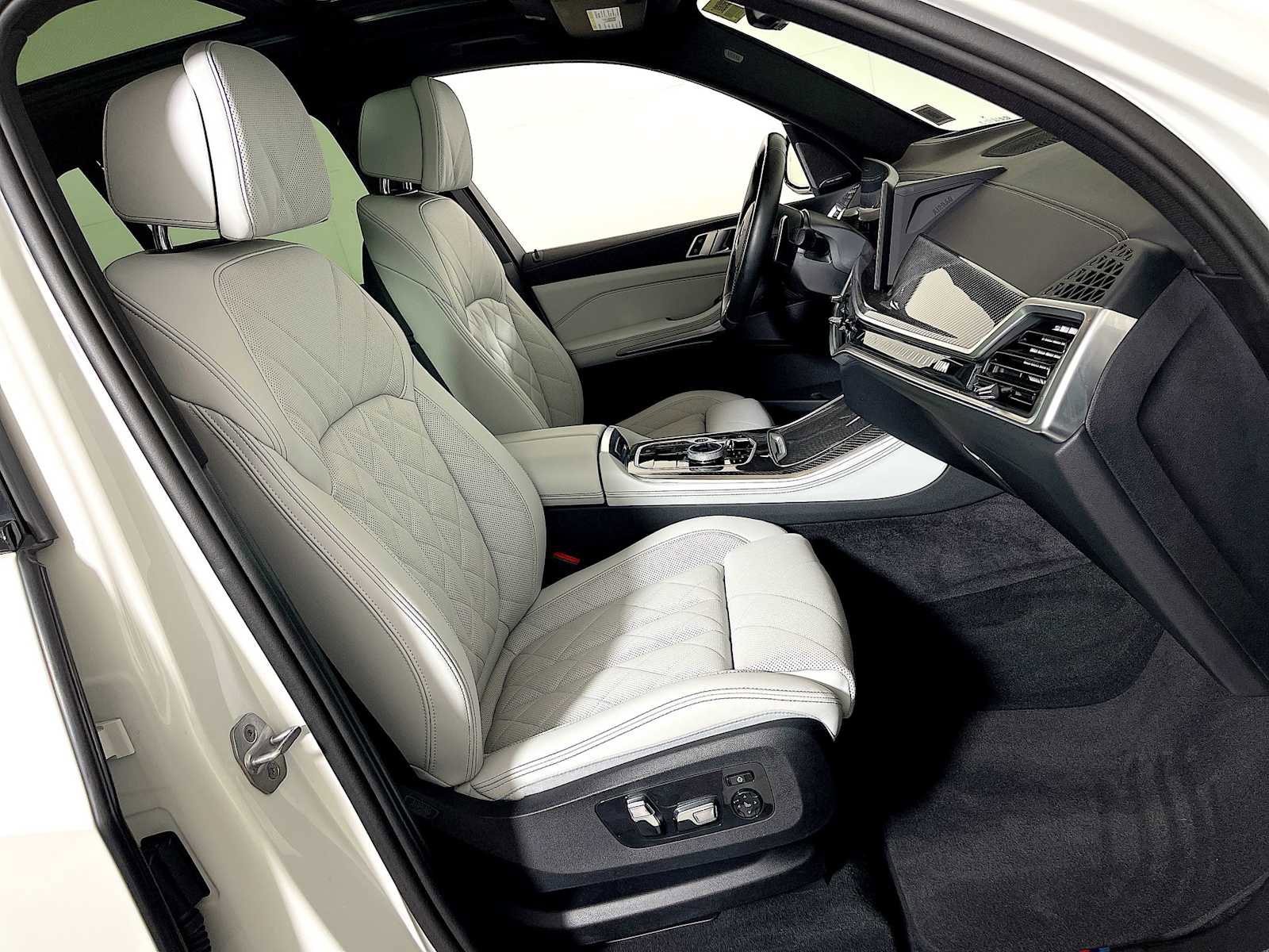 Used 2025 BMW X5 M60i w/ Executive Package image 23