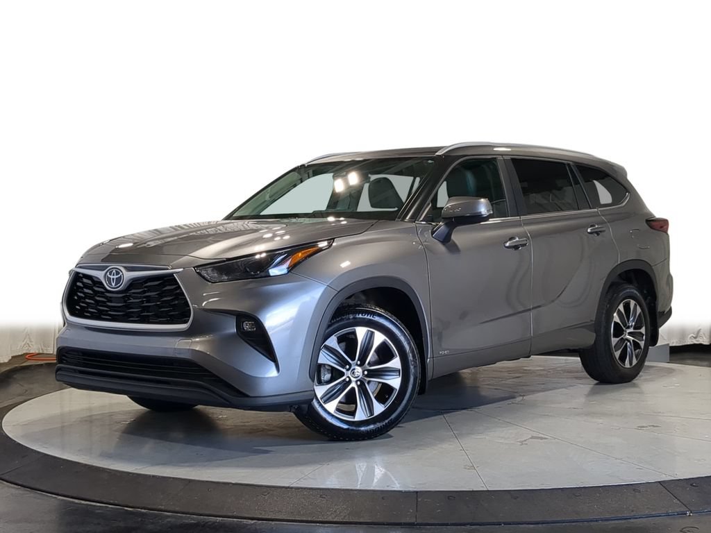 Used 2025 Toyota Highlander XLE AWD/4WD image 1