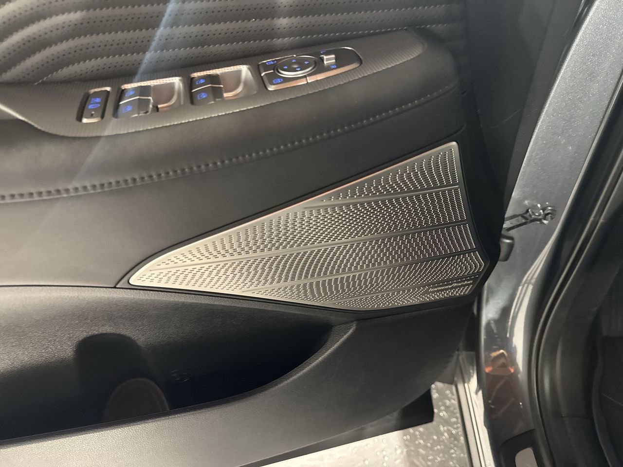 Used 2023 Hyundai Palisade Calligraphy w/ Cargo Package image 21