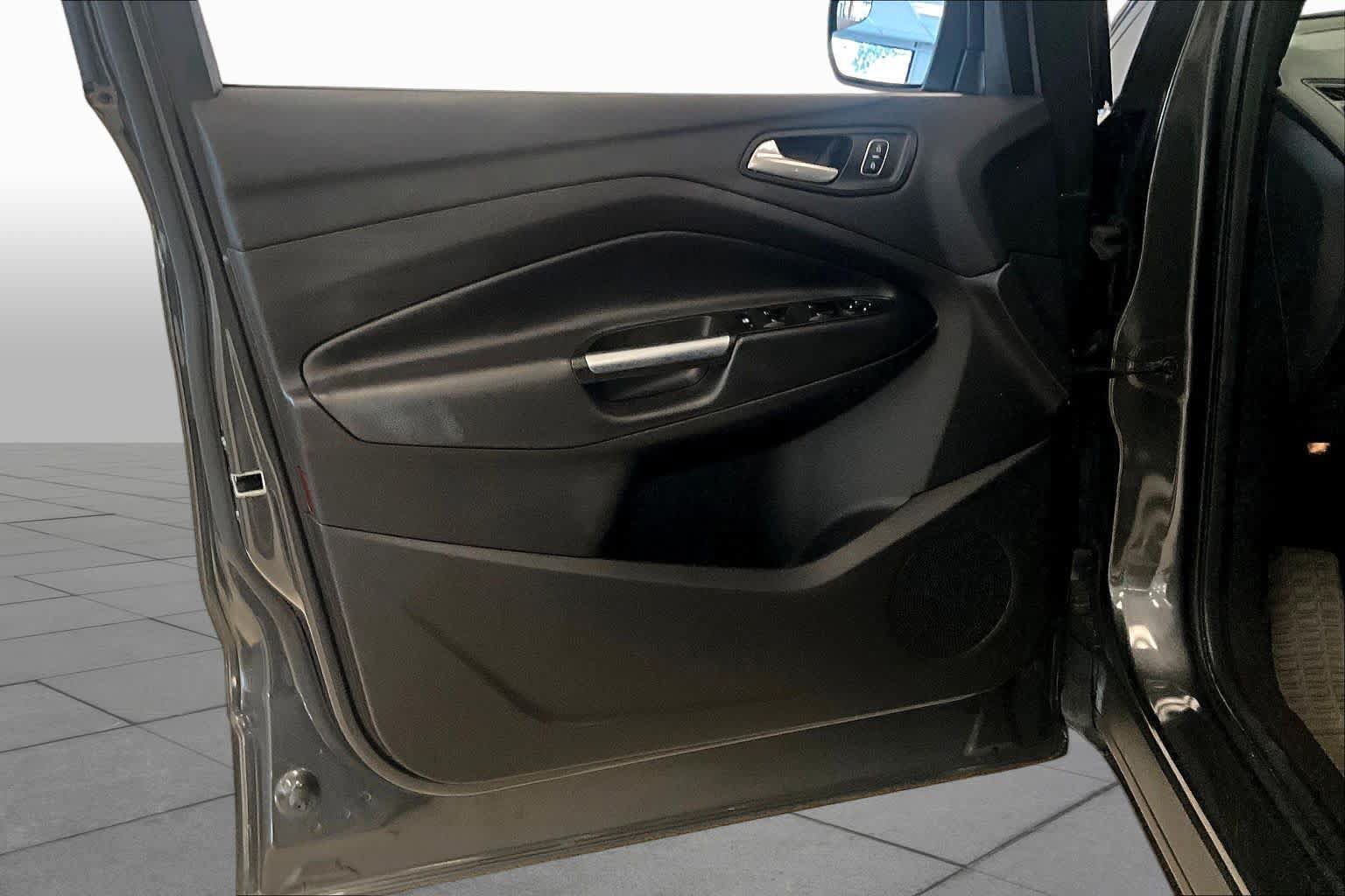 Used 2017 Ford Escape SE FWD image 20