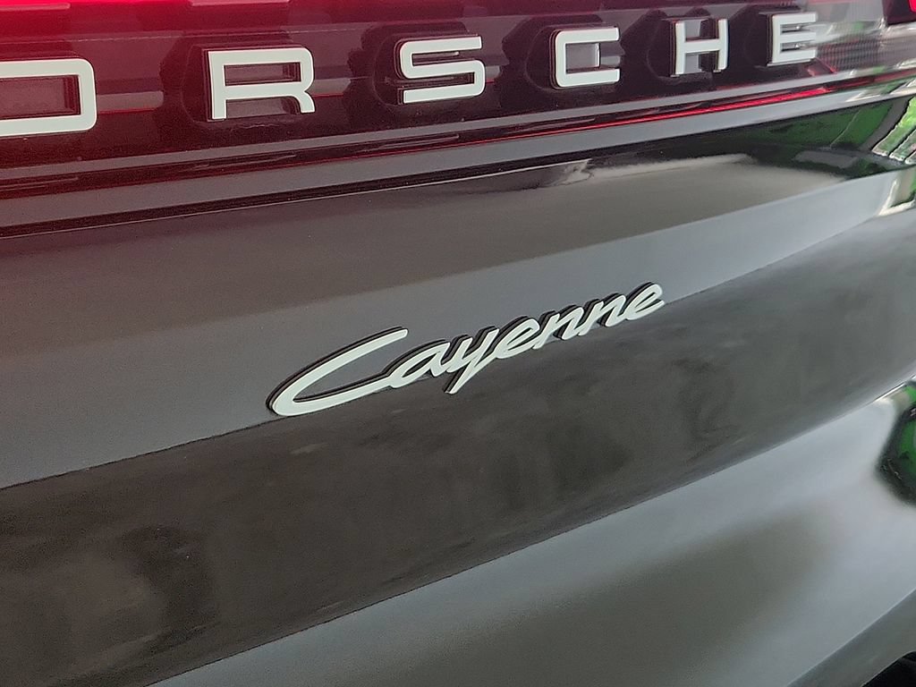 Certified 2026 Porsche Cayenne AWD/4WD image 32