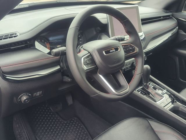Used 2024 Jeep Compass Trailhawk AWD/4WD image 12