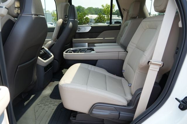 Used 2024 Lincoln Navigator Reserve AWD/4WD image 18