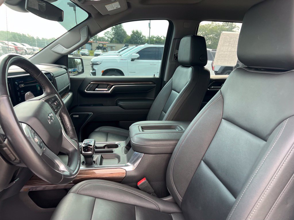 Used 2022 Chevrolet Silverado 1500 LT Trail Boss w/ Convenience Package II AWD/4WD image 8
