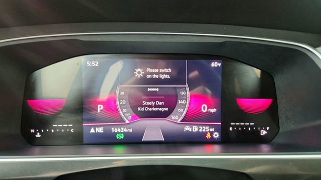 Used 2023 Volkswagen Tiguan SE R-Line image 41