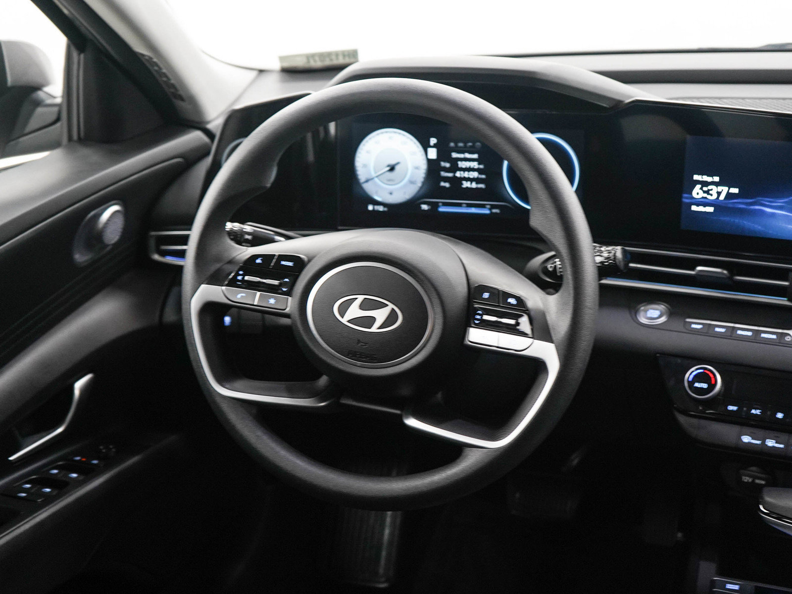 Used 2024 Hyundai Elantra SEL FWD image 14