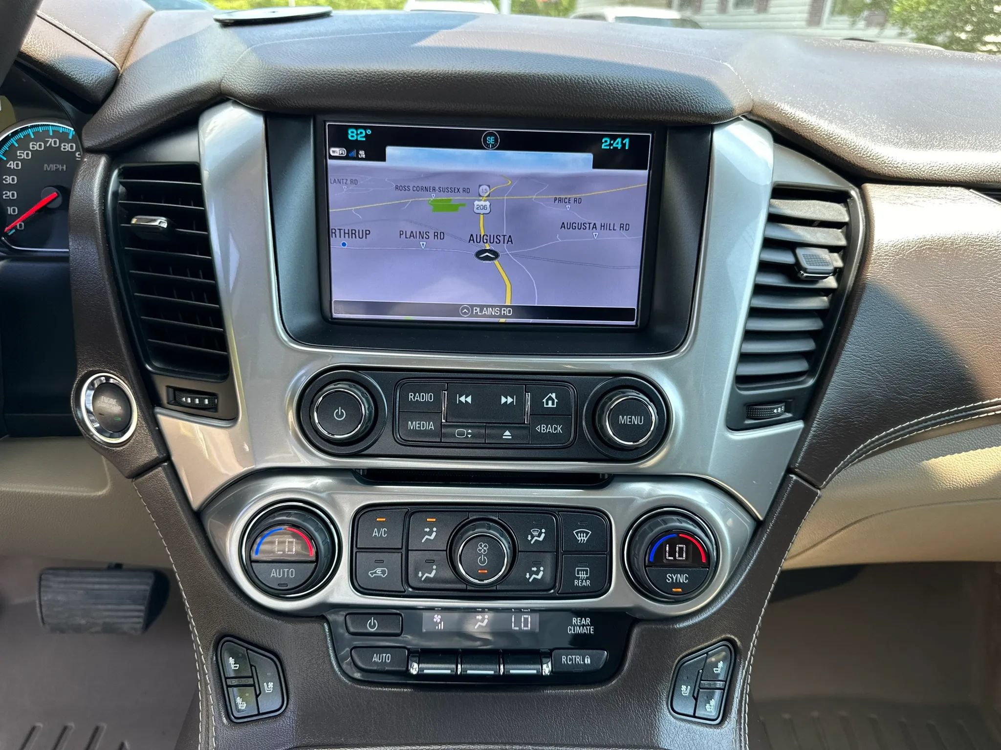 Used 2020 Chevrolet Suburban Premier AWD/4WD image 25