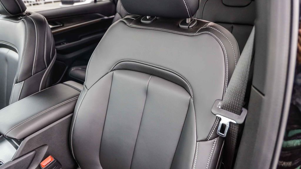 New 2025 Jeep Grand Cherokee L Limited w/ Black Appearance Package image 27