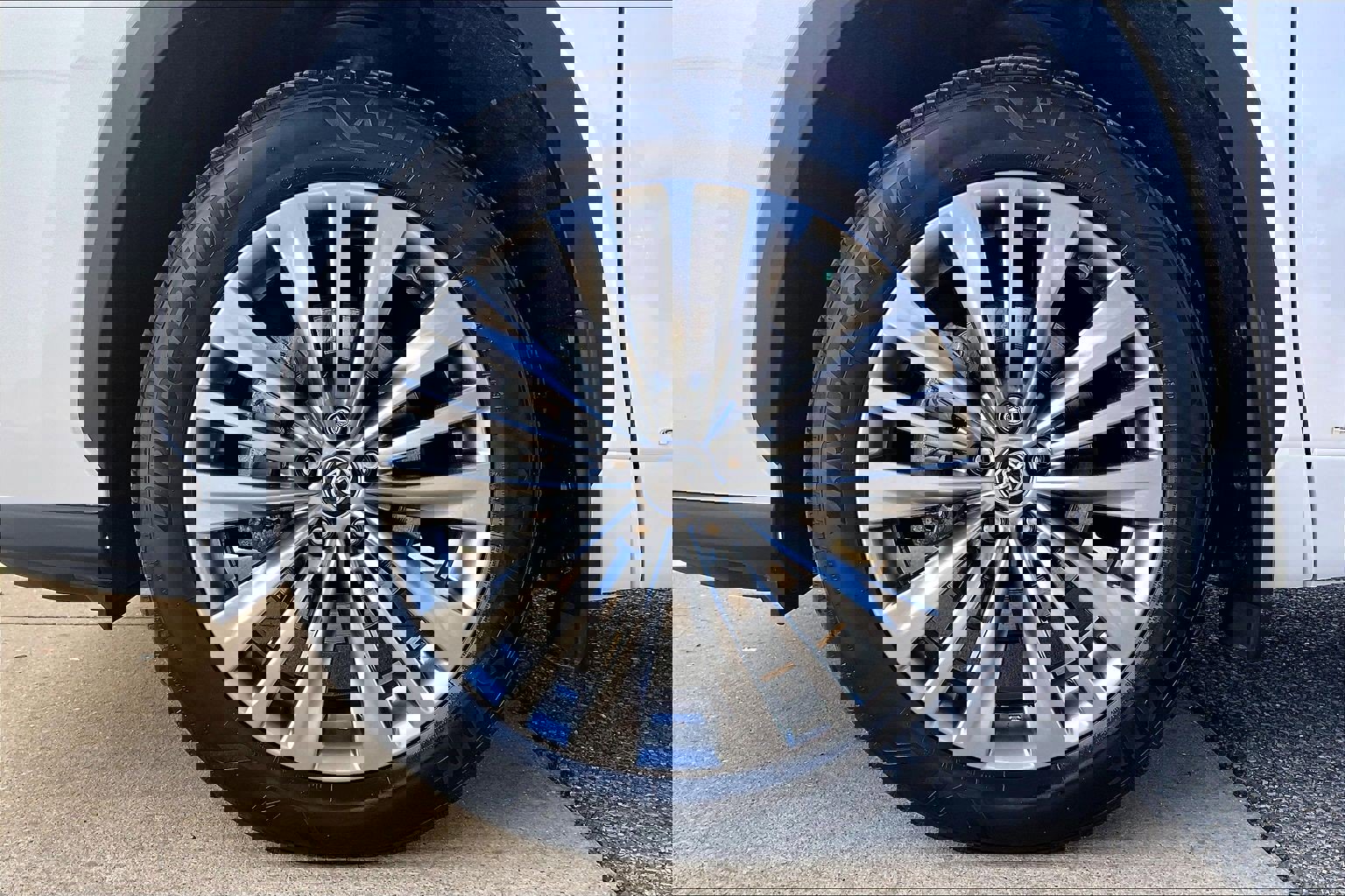 Used 2024 Toyota Highlander Platinum image 11