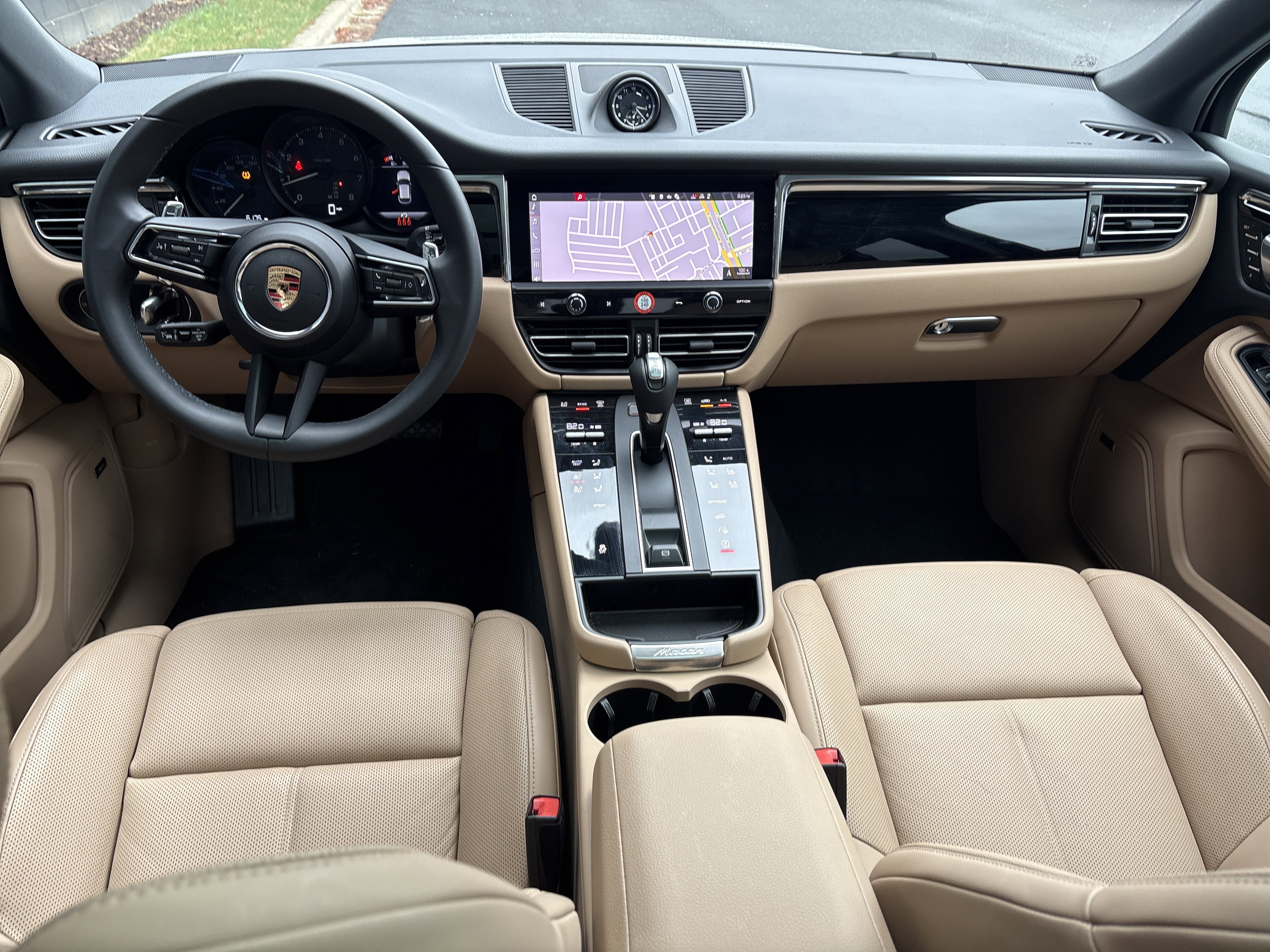 Certified 2025 Porsche Macan image 12