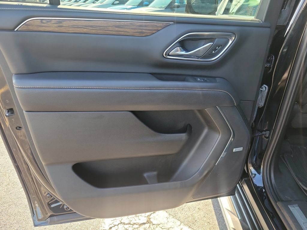 Used 2023 Chevrolet Suburban Premier AWD/4WD image 20