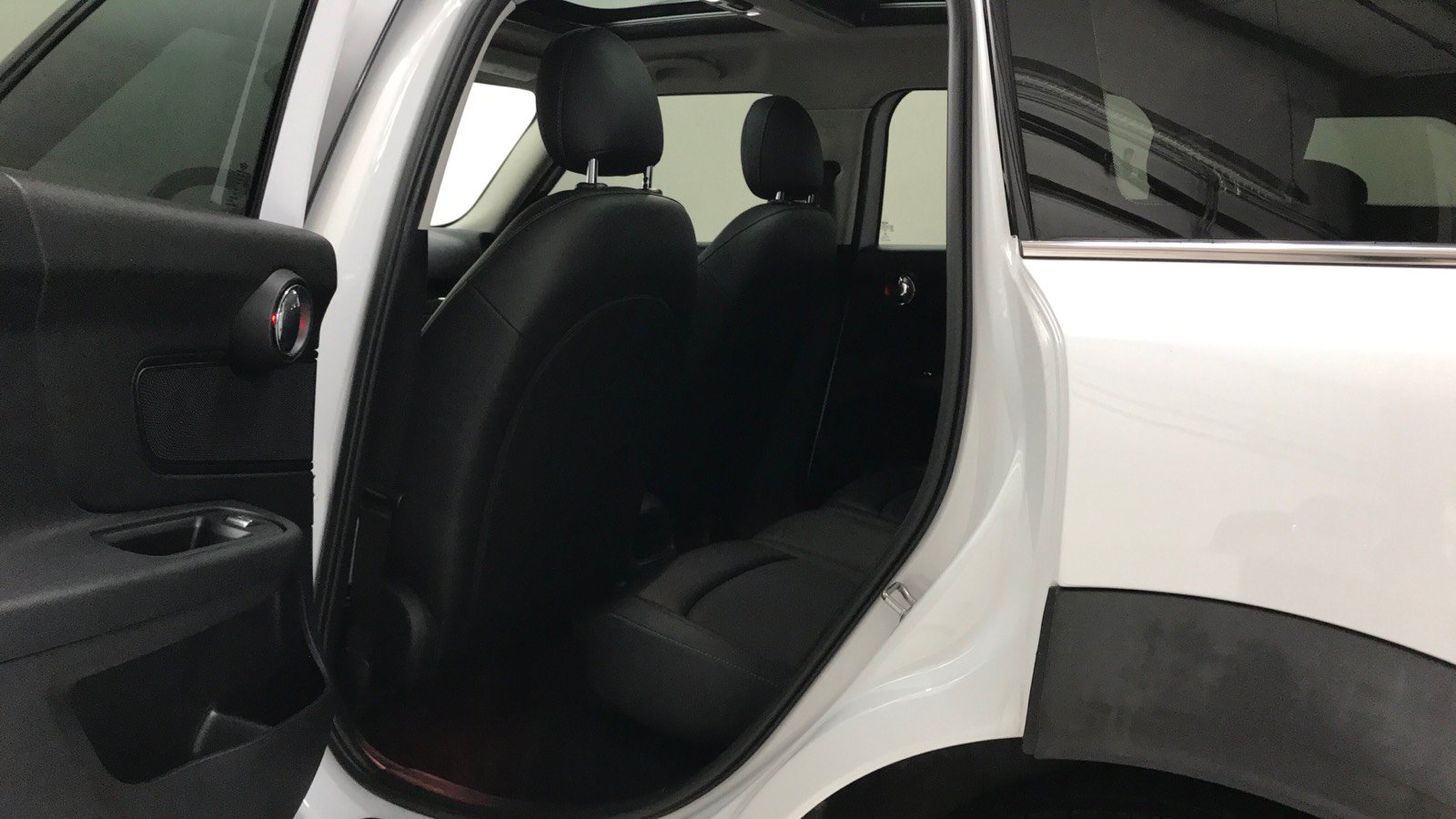 Used 2019 MINI Cooper Countryman w/ Storage Package FWD image 12