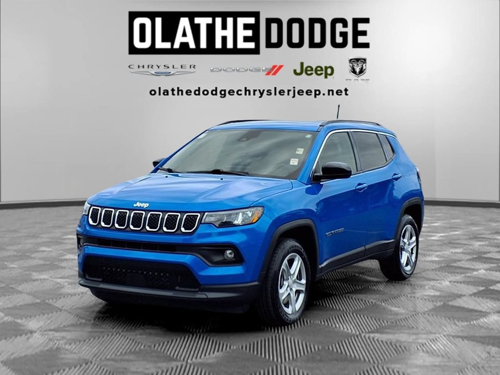 Used 2023 Jeep Compass Latitude w/ Sun and Sound Group AWD/4WD image 1