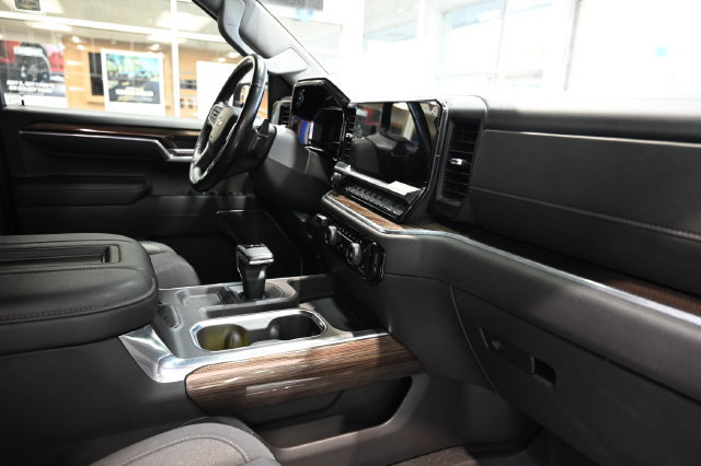 Used 2022 Chevrolet Silverado 1500 LT AWD/4WD image 14