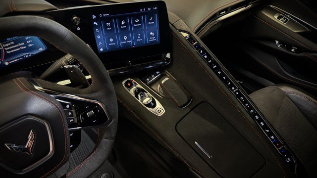Used 2024 Chevrolet Corvette Stingray Premium Cpe w/ Z51 Performance Package RWD image 5