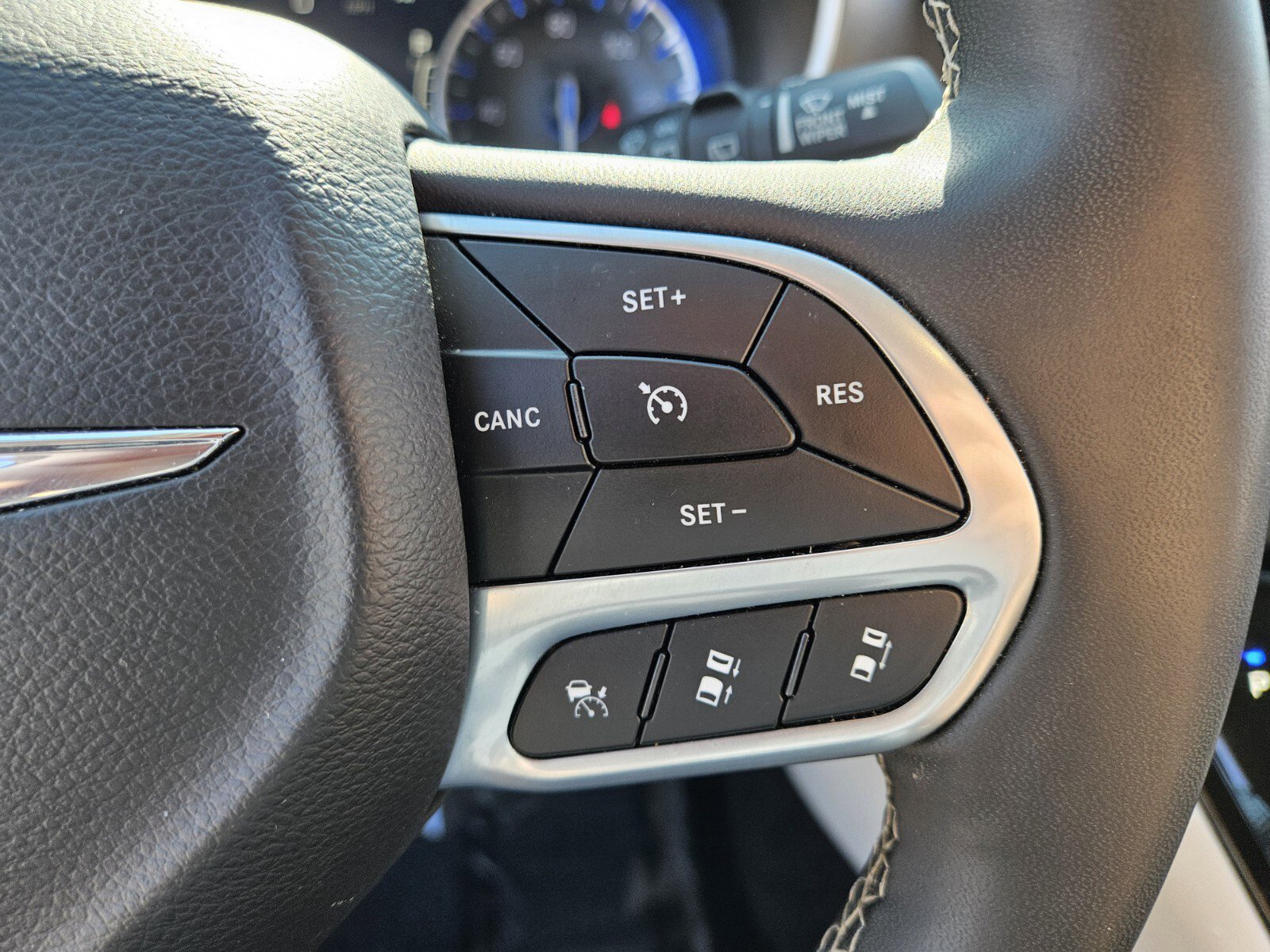 Used 2024 Chrysler Pacifica Touring-L FWD image 24