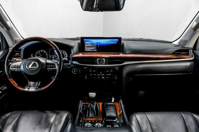 Used 2021 Lexus LX 570 4WD w/ Luxury Package image 14